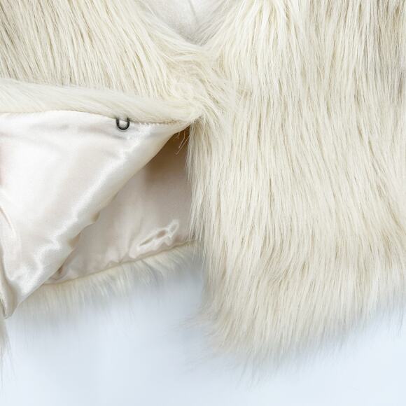 H&M Divided Womens Y2K Mob Wife Chic Layer Cozy Soft Faux Fur Vest Size 12 Cream - Picture 2 of 5